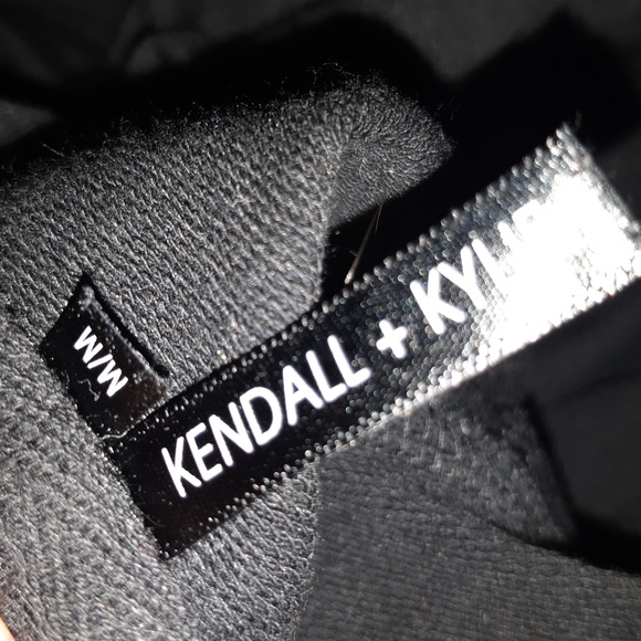 (M)Kendall & Kylie Crop Hoodie Blk/Wte Logo Elastic Hem Ptp17"×L21" - Picture 8 of 8
